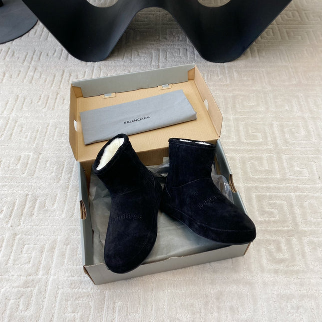 FLAT ANKLE BOOTS IN BLACK SUEDE AND SHEARLING LINING