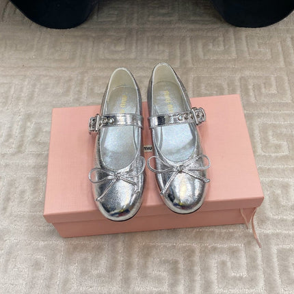 BOW MARY JANE FLAT IN SILVER LAMBSKIN