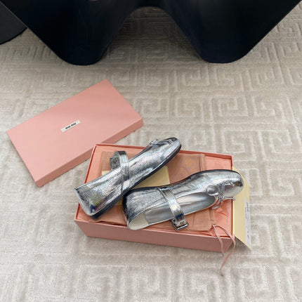 BOW MARY JANE FLAT IN SILVER LAMBSKIN