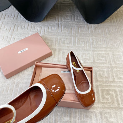 MARY JANE PUMPS IN SMOKY UMBER GLOSSY SHEEPSKIN