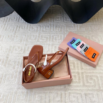 HIGH HEEL THONG SANDALS IN SMOKY UMBER GLOSSY SHEEPSKIN