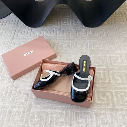 MARY JANE MULE PUMPS IN BLACK GLOSSY SHEEPSKIN