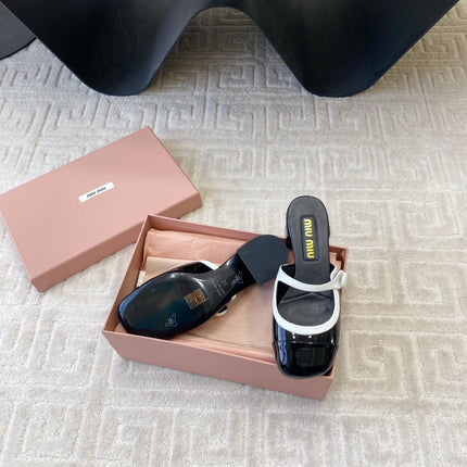 MARY JANE MULE PUMPS IN BLACK GLOSSY SHEEPSKIN