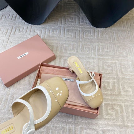 MARY JANE MULE PUMPS IN BEIGE GLOSSY SHEEPSKIN