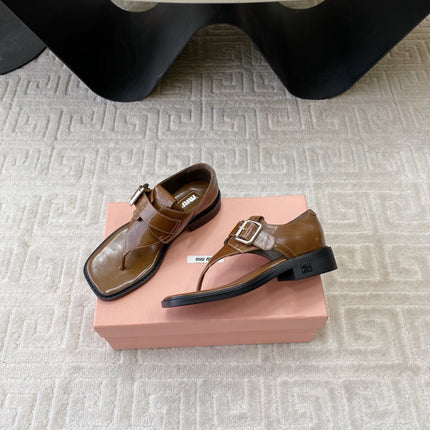 THONG SANDALS IN RUSSET BROWN SHINY LAMBSKIN WITH SILVER BUCKLE