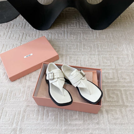 THONG SANDALS IN WHITE LAMBSKIN WITH SILVER BUCKLE