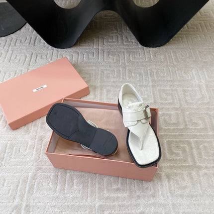 THONG SANDALS IN WHITE LAMBSKIN WITH SILVER BUCKLE