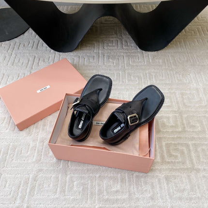 THONG SANDALS IN BLACK LAMBSKIN WITH SILVER BUCKLE