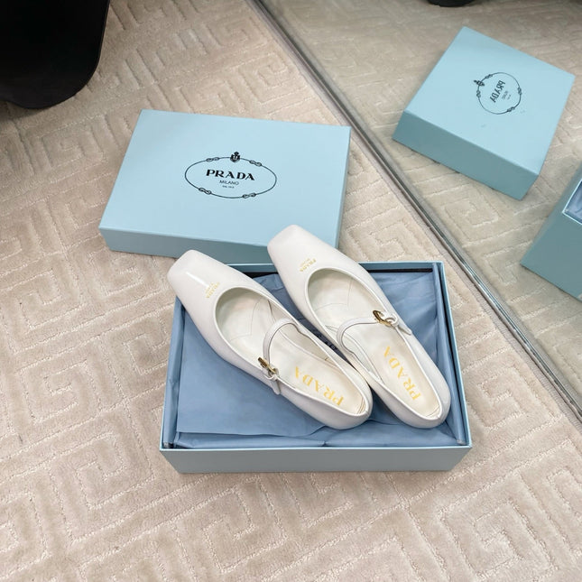 MARY JANE FLATS SQUARE TOE IN WHITE PATENT SHEEPSKIN