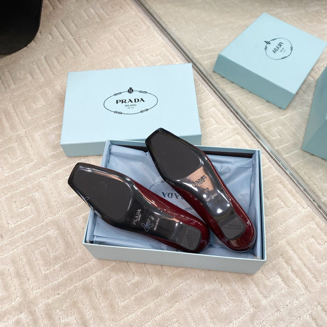 MARY JANE FLATS SQUARE TOE IN BURGUNDY RED PATENT SHEEPSKIN