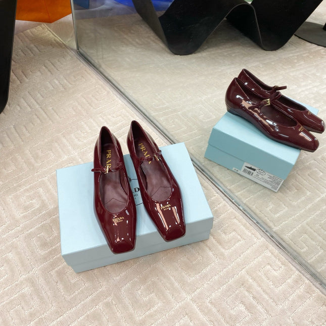MARY JANE FLATS SQUARE TOE IN BURGUNDY RED PATENT SHEEPSKIN