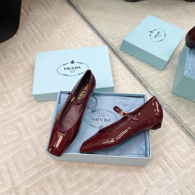 MARY JANE FLATS SQUARE TOE IN BURGUNDY RED PATENT SHEEPSKIN