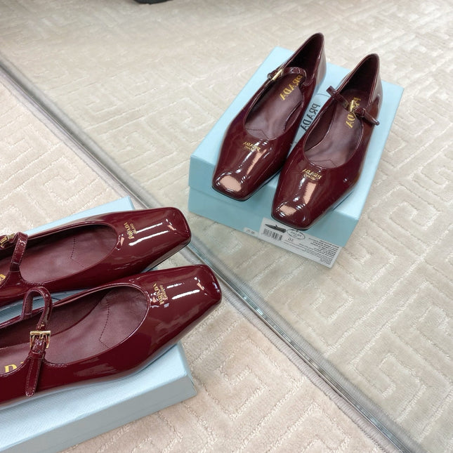 MARY JANE FLATS SQUARE TOE IN BURGUNDY RED PATENT SHEEPSKIN