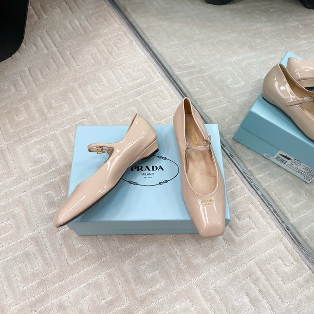 MARY JANE FLATS SQUARE TOE IN BEIGE PATENT SHEEPSKIN