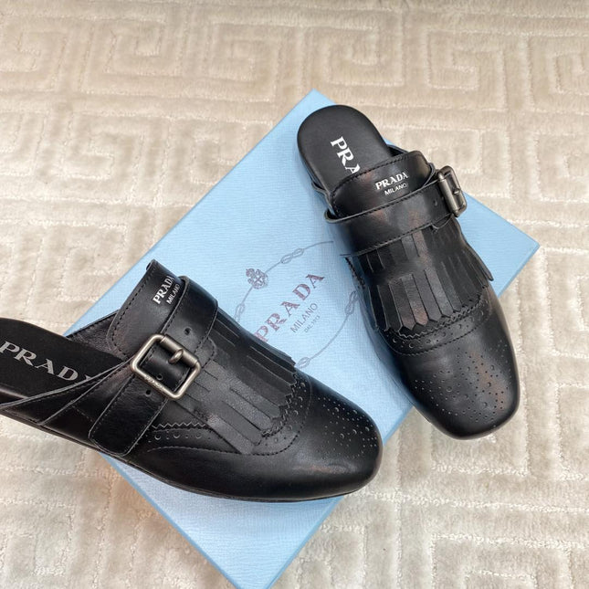 TASSEL MULES IN BLACK LAMBSKIN