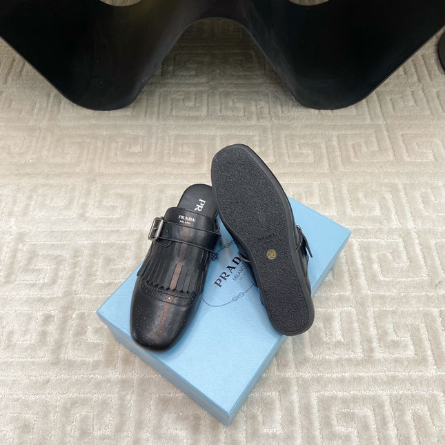 TASSEL MULES IN BLACK LAMBSKIN