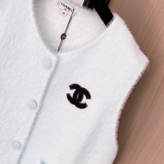 CHANEL 25S SLEEVELESS VEST 367