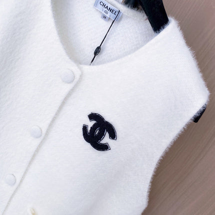 CHANEL 25S SLEEVELESS VEST 366
