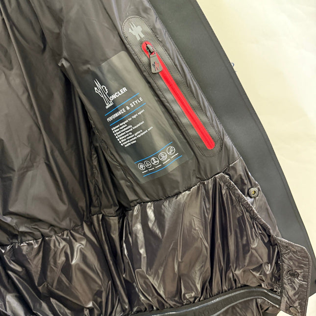 MONCLER 25S COAT IN BLACK 036