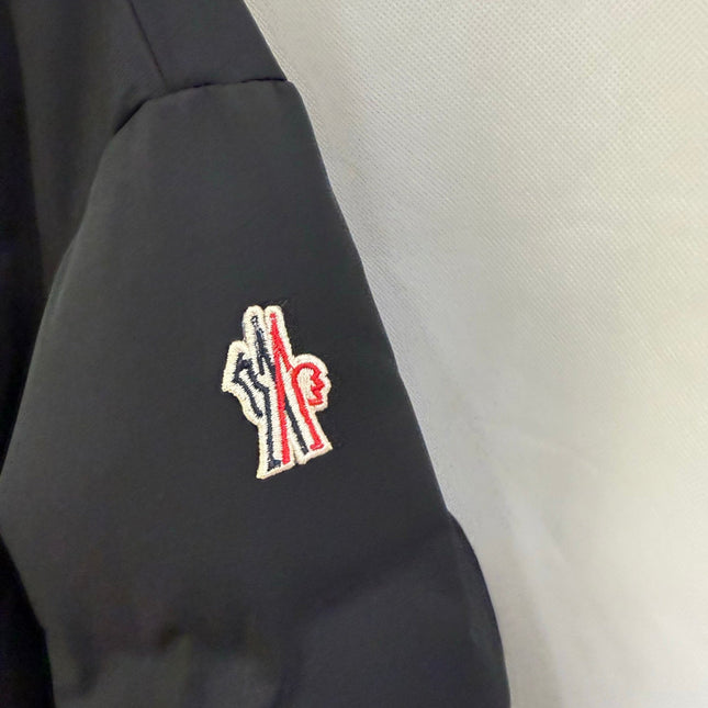 MONCLER 25S COAT IN BLACK 036