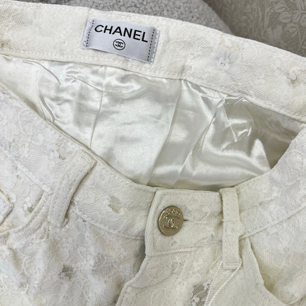 CHANEL LACE-TRIMMED DENIM SHORTS 275066