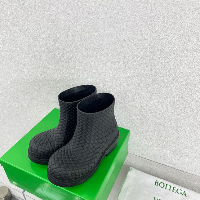 FIREMAN BOOTS IN BLACK RUBBER WITH ICONIC INTRECCIO MOTIF