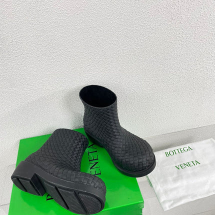 FIREMAN BOOTS IN BLACK RUBBER WITH ICONIC INTRECCIO MOTIF