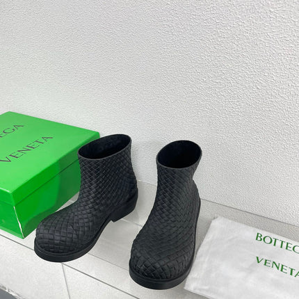 FIREMAN BOOTS IN BLACK RUBBER WITH ICONIC INTRECCIO MOTIF