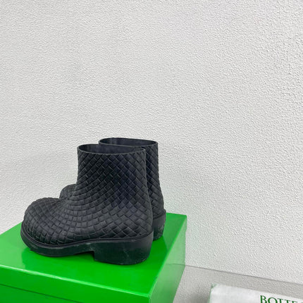 FIREMAN BOOTS IN BLACK RUBBER WITH ICONIC INTRECCIO MOTIF