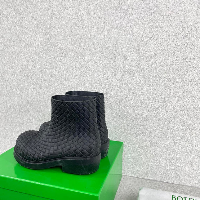 FIREMAN BOOTS IN BLACK RUBBER WITH ICONIC INTRECCIO MOTIF