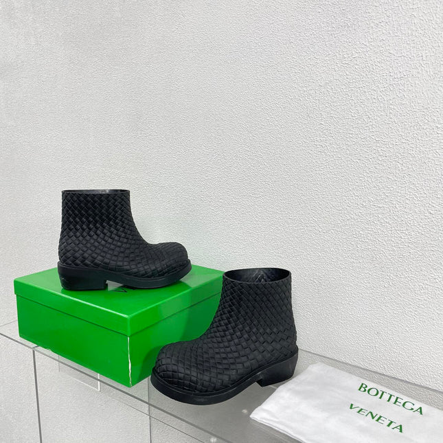 FIREMAN BOOTS IN BLACK RUBBER WITH ICONIC INTRECCIO MOTIF