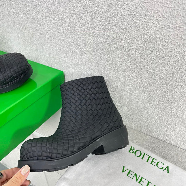 FIREMAN BOOTS IN BLACK RUBBER WITH ICONIC INTRECCIO MOTIF