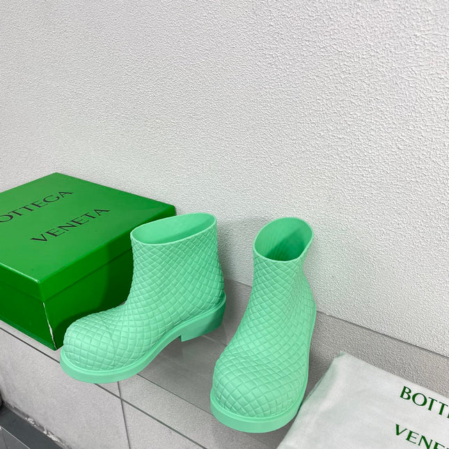 FIREMAN BOOTS IN GREEN MINT RUBBER WITH ICONIC INTRECCIO MOTIF