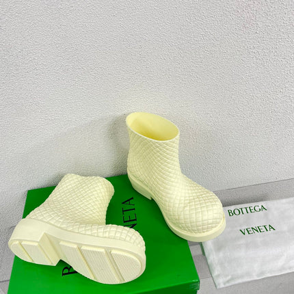 FIREMAN BOOTS IN BEIGE CREAM RUBBER WITH ICONIC INTRECCIO MOTIF