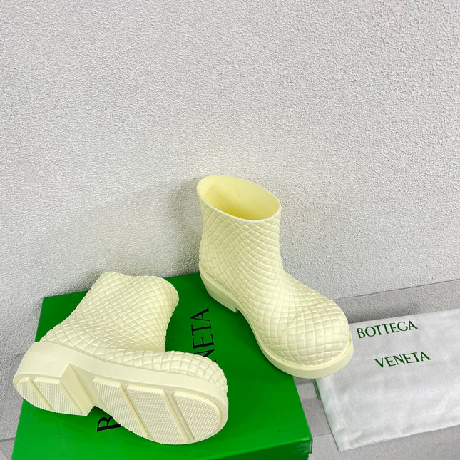 FIREMAN BOOTS IN BEIGE CREAM RUBBER WITH ICONIC INTRECCIO MOTIF