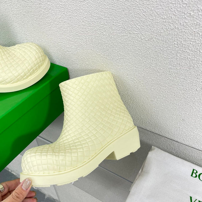 FIREMAN BOOTS IN BEIGE CREAM RUBBER WITH ICONIC INTRECCIO MOTIF