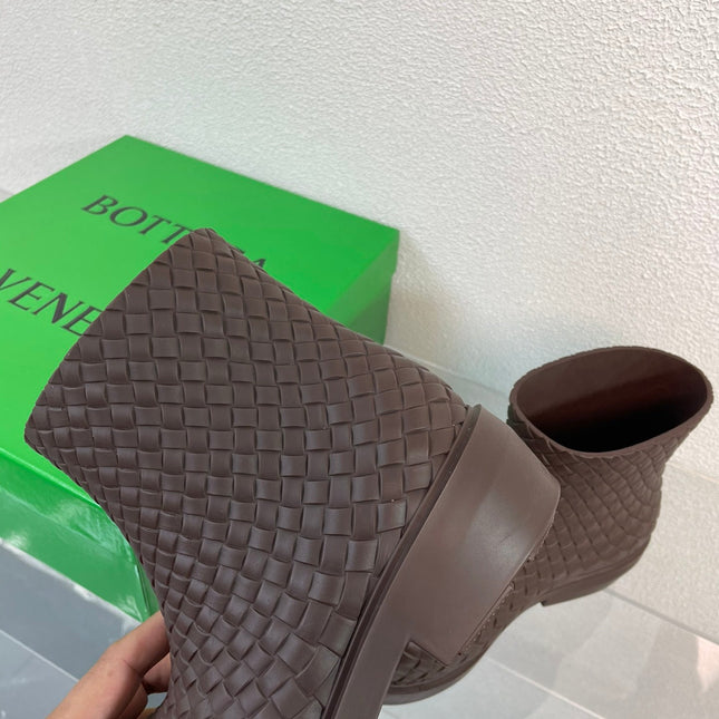 FIREMAN BOOTS IN CHOCOLATE BROWN RUBBER WITH ICONIC INTRECCIO MOTIF