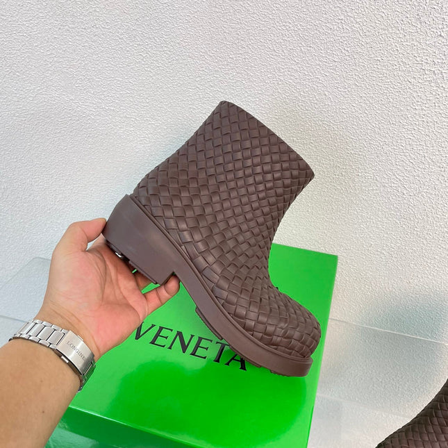 FIREMAN BOOTS IN CHOCOLATE BROWN RUBBER WITH ICONIC INTRECCIO MOTIF