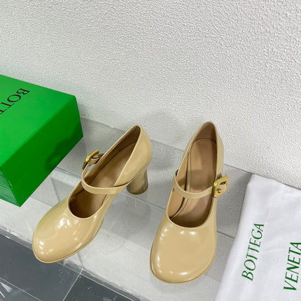 ATOMIC MARY-JANE PUMP 9 CM IN BISQUE BEIGE CALFSKIN