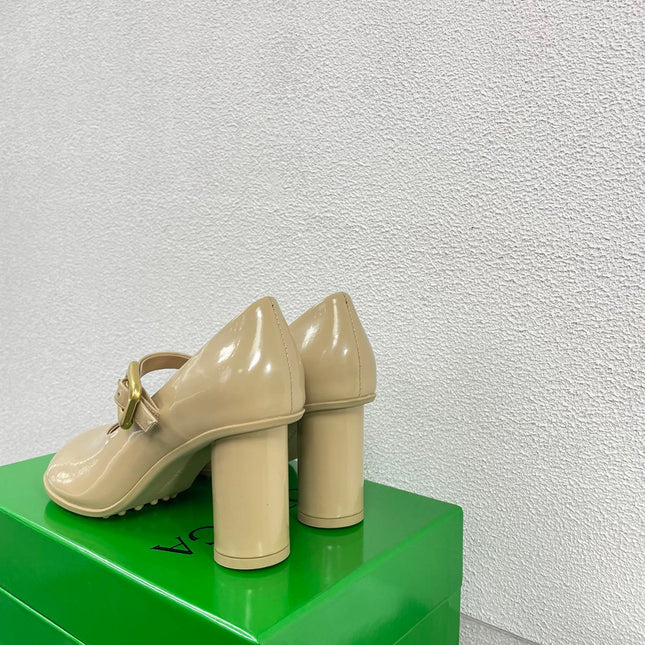 ATOMIC MARY-JANE PUMP 9 CM IN BISQUE BEIGE CALFSKIN