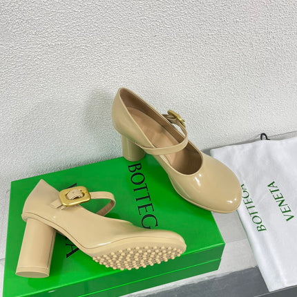 ATOMIC MARY-JANE PUMP 9 CM IN BISQUE BEIGE CALFSKIN