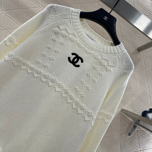 CHANEL 25S EMBROIDERED CROCHET SWEATER 349