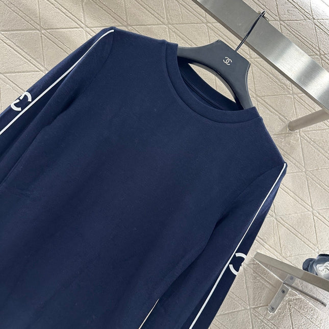 CHANEL 25S LONG-SLEEVE CREW NECK T-SHIRT 405