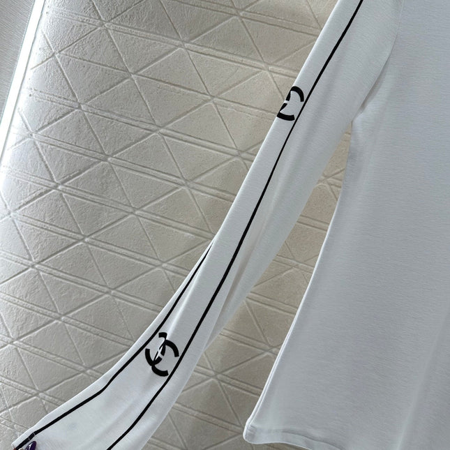 CHANEL 25S LONG-SLEEVE CREW NECK T-SHIRT 406