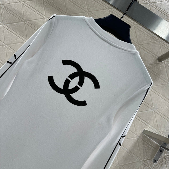 CHANEL 25S LONG-SLEEVE CREW NECK T-SHIRT 406