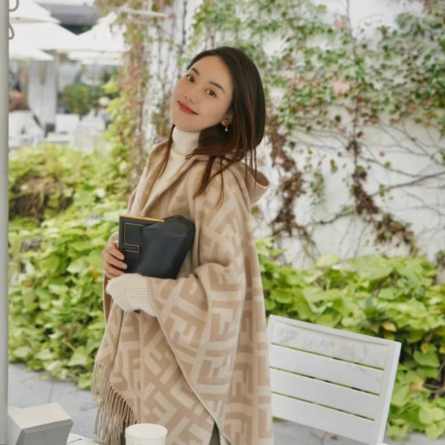 FF PONCHO IN TUSCAN BEIGE CASHMERE 413684