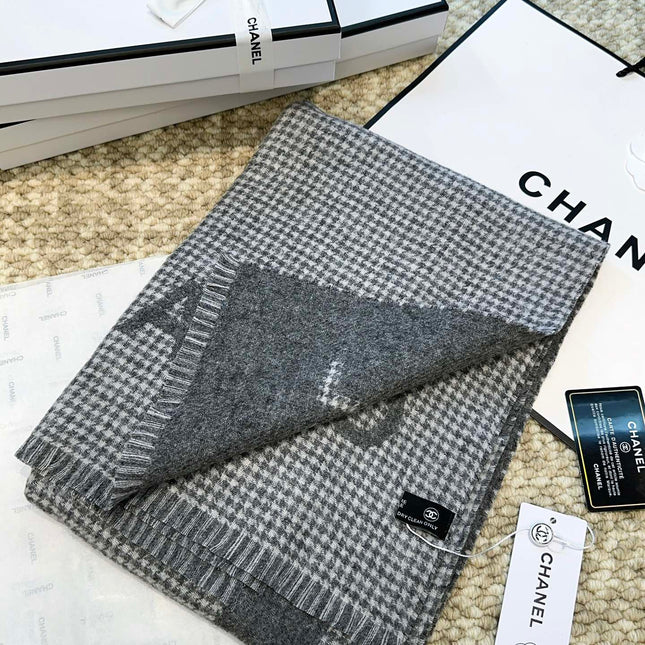 HOUNDSTOOTH SCARF 185 CM IN SHADOW GRAY CASHMERE 393122