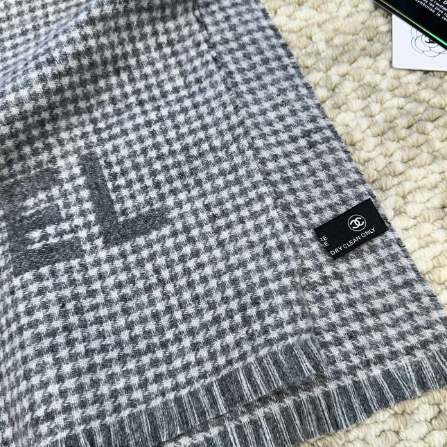 HOUNDSTOOTH SCARF 185 CM IN SHADOW GRAY CASHMERE 393122