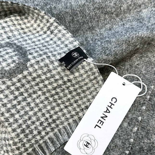 HOUNDSTOOTH SCARF 185 CM IN SHADOW GRAY CASHMERE 393122