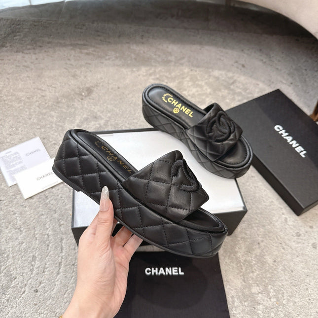 WEDGE HEELS IN BLACK CALFSKIN QUILTED